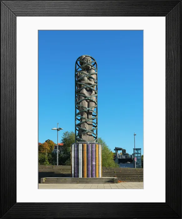 Framed Print : Adam und Eva sculpture made by Bjorn Norgaard against clear blue sky, Kiel, Schleswig-Holstein, Germany Framed Print : Adam und Eva sculpture made by Bjorn Norgaard against clear blue sky, Kiel, Schleswig-Holstein, Germany