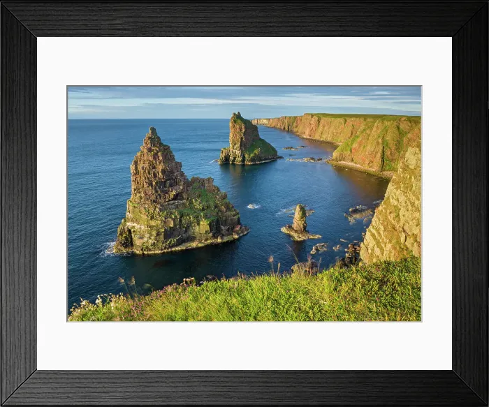 Framed Print : Scotland, Caithness, Stacks of Duncansby rock Framed Print : Scotland, Caithness, Stacks of Duncansby rock