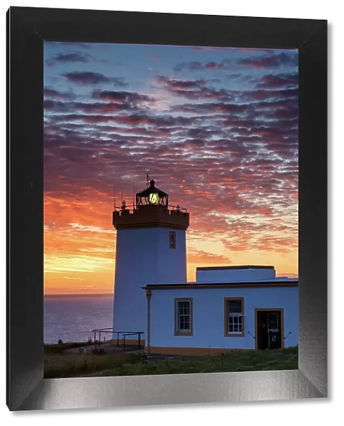 Scotland, Caithness, Duncansby Head lighthouse, morning light