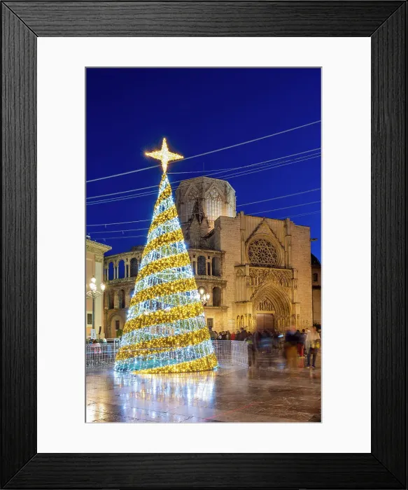 Framed Print : Plaza de la Virgen with Christmas tree, Valencia, Valencian Community, Spain Framed Print : Plaza de la Virgen with Christmas tree, Valencia, Valencian Community, Spain