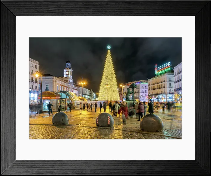 Framed Print : Night view of the Christmas tree at Puerta del Sol, Madrid, Spain Framed Print : Night view of the Christmas tree at Puerta del Sol, Madrid, Spain