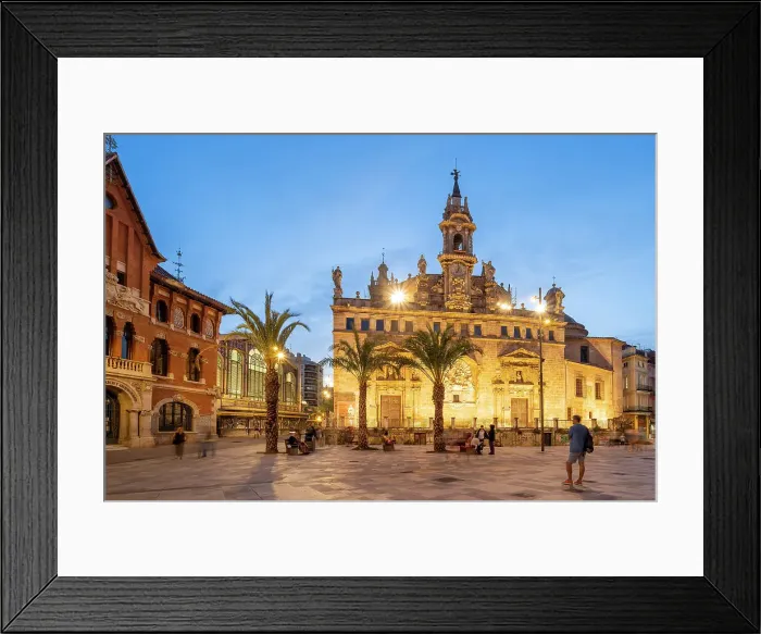 Framed Print : Scenic twilight view of the old town, Valencia, Spain Framed Print : Scenic twilight view of the old town, Valencia, Spain