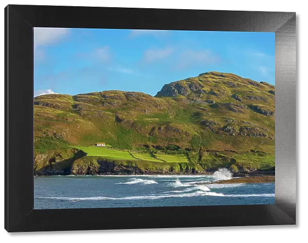 Ireland, Co. Donegal, Muckross head, Muckross bay, remote cottage on hillside