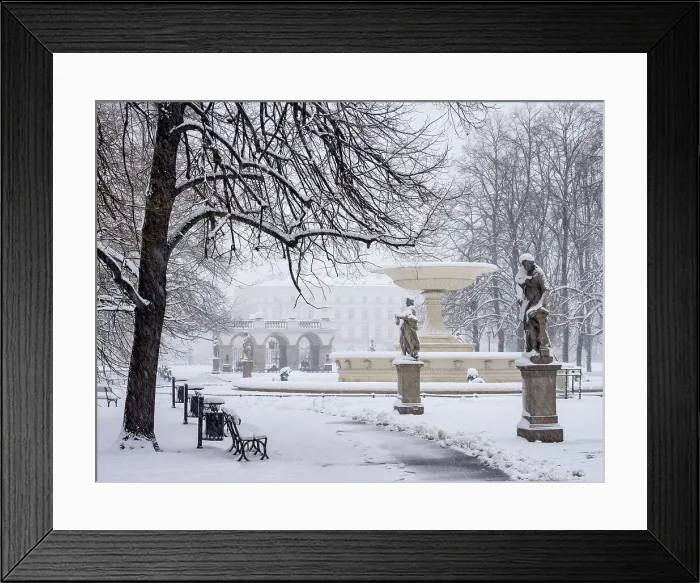 Framed Print : Sculptures and Fountain in the Saxon Garden, Tomb of the Unknown Soldier in the background, Warsaw, Masovian Voivodeship, Poland Framed Print : Sculptures and Fountain in the Saxon Garden, Tomb of the Unknown Soldier in the background, Warsaw, Masovian Voivodeship, Poland