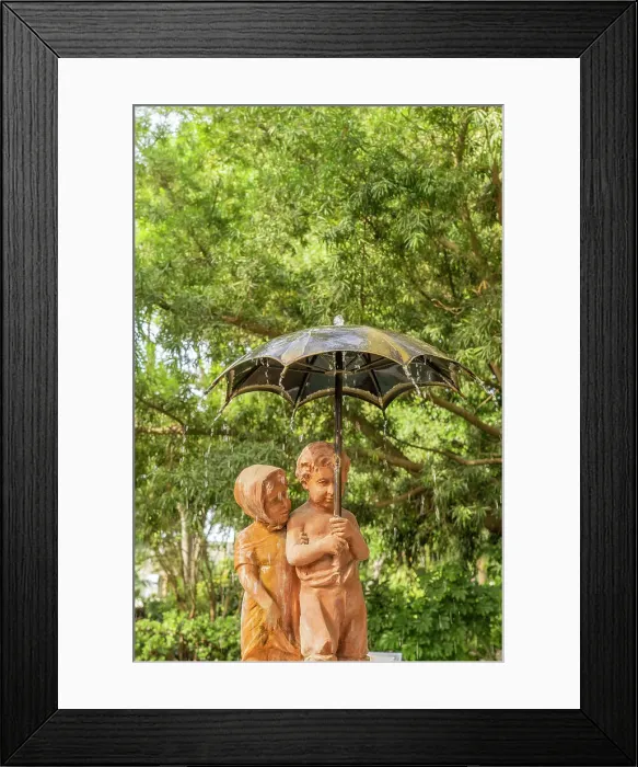 Framed Print : Fountain los Ninos del Paraguas in Parque Genoves, Cadiz, Andalusia, Spain Framed Print : Fountain los Ninos del Paraguas in Parque Genoves, Cadiz, Andalusia, Spain