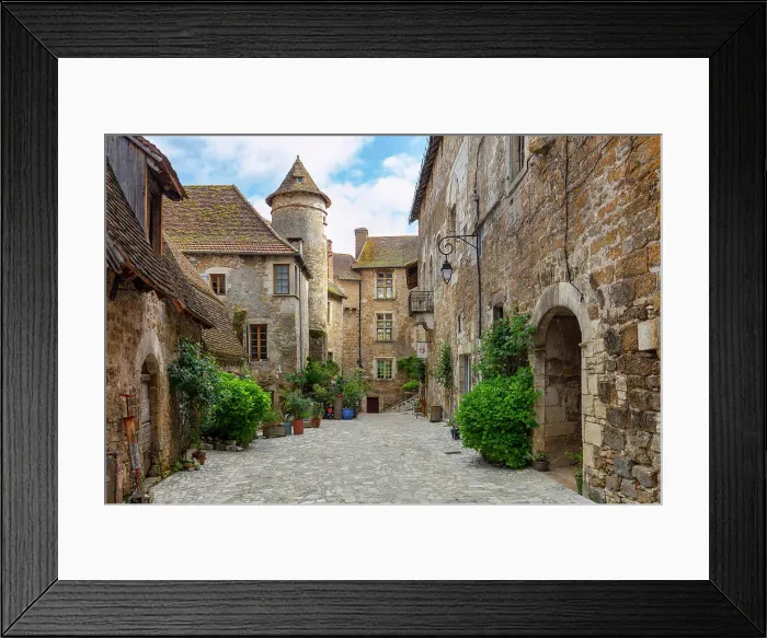 Framed Print : France, Occitanie, Lot, Carennac, the priory courtyard