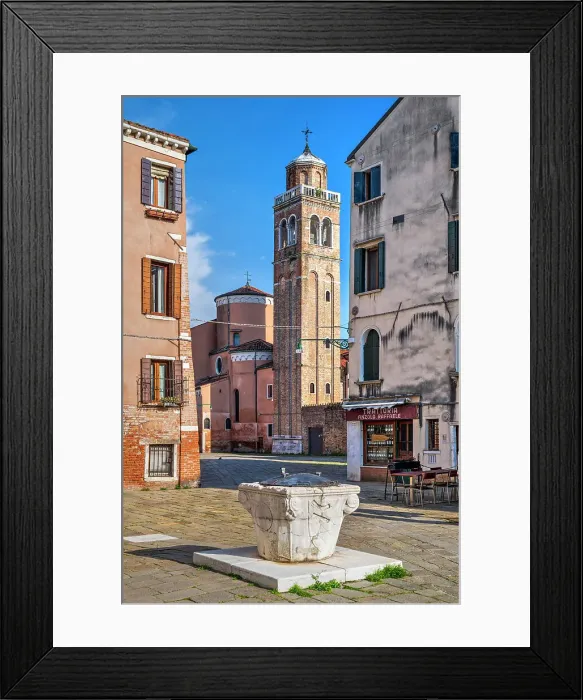 Framed Print : Scenic corner with water well of stone (vera da pozzo) Dorsoduro, Venice, Veneto, Italy Framed Print : Scenic corner with water well of stone (vera da pozzo) Dorsoduro, Venice, Veneto, Italy