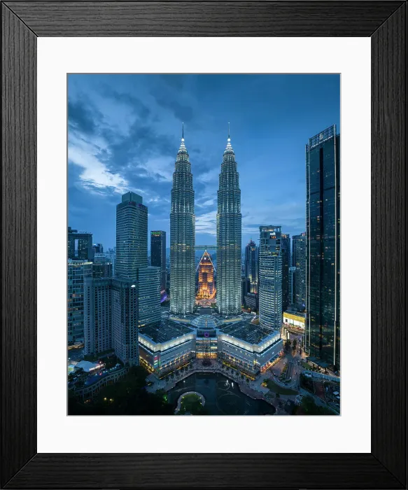 Framed Print : The Petronas Towers, Kuala Lumpur, Malaysia
