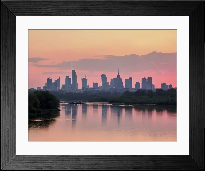 Framed Print : View over River Vistula towards City Centre Skyline at sunset, Warsaw, Masovian Voivodeship, Poland Framed Print : View over River Vistula towards City Centre Skyline at sunset, Warsaw, Masovian Voivodeship, Poland