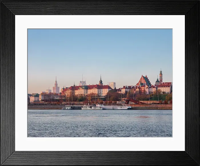 Framed Print : View over River Vistula towards The Old Town and Royal Castle at sunrise, Warsaw, Masovian Voivodeship, Poland Framed Print : View over River Vistula towards The Old Town and Royal Castle at sunrise, Warsaw, Masovian Voivodeship, Poland