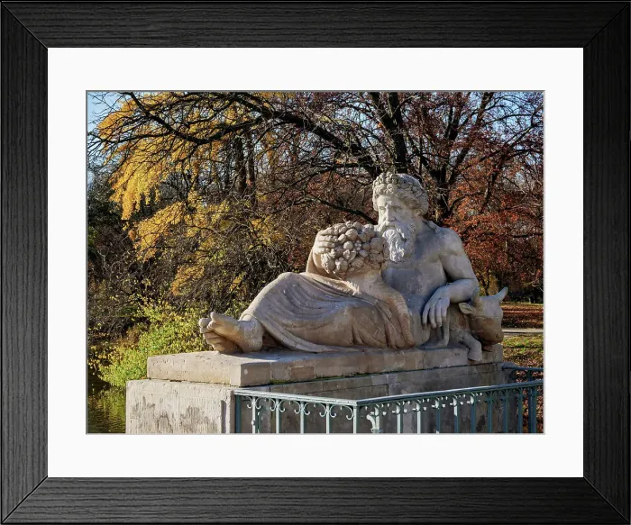 Framed Print : River Bug Sculpture in front of Palace on the Isle, Lazienki Park or Royal Baths Park, Warsaw, Masovian Voivodeship, Poland Framed Print : River Bug Sculpture in front of Palace on the Isle, Lazienki Park or Royal Baths Park, Warsaw, Masovian Voivodeship, Poland