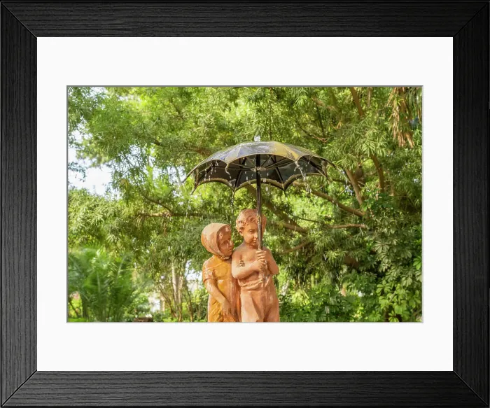 Framed Print : Fountain los Ninos del Paraguas in Parque Genoves, Cadiz, Andalusia, Spain Framed Print : Fountain los Ninos del Paraguas in Parque Genoves, Cadiz, Andalusia, Spain
