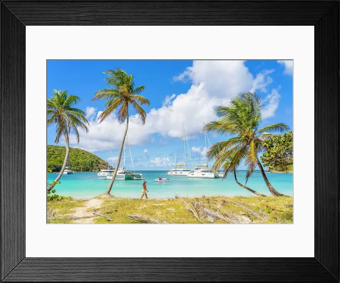 Framed Print : A man walking on Mayreau Island, in the Tobago Cays in the Grenadines Islands, Saint Vincent and the Grenadines, Caribbean Framed Print : A man walking on Mayreau Island, in the Tobago Cays in the Grenadines Islands, Saint Vincent and the Grenadines, Caribbean