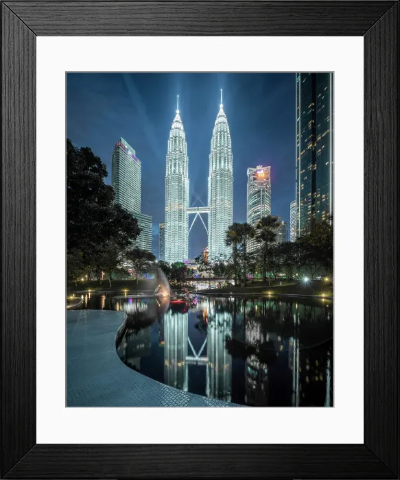 Framed Print : The Petronas Towers, Kuala Lumpur, Malaysia