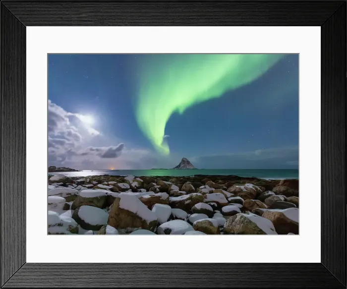 Framed Print : Full moon in the sky and Northern lights over the island of Andoya, Andoeya, Bleik, Vesteralen, Norway Framed Print : Full moon in the sky and Northern lights over the island of Andoya, Andoeya, Bleik, Vesteralen, Norway