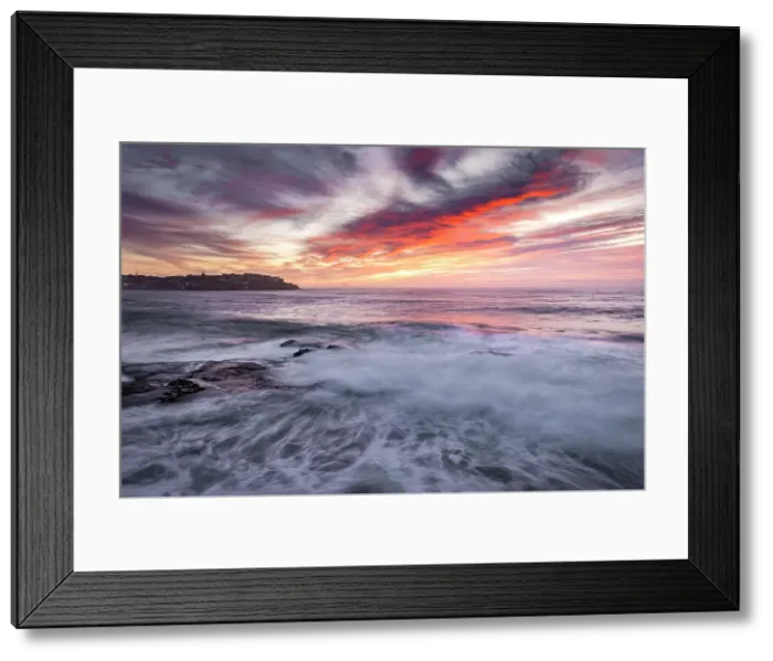 Framed Print : Bondi Beach at sunrise, New South Wales, Australia Framed Print : Bondi Beach at sunrise, New South Wales, Australia