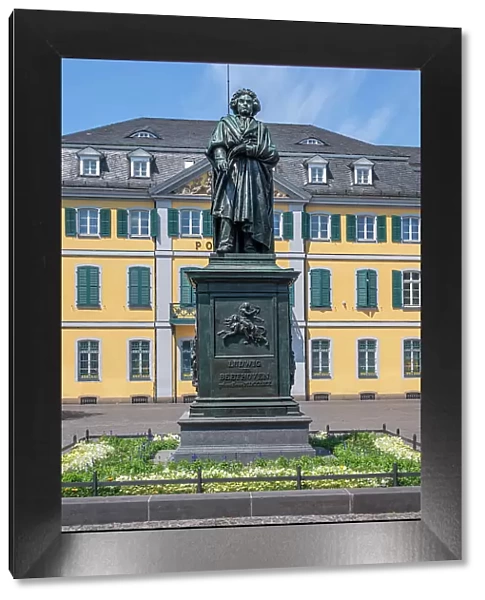 Beethoven monument at the Munsterplace in front of the former main post office, Bonn, North Rhine-Westphalia, Germany