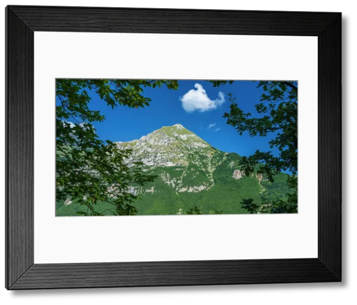 Framed Print : Italy, The Marches. A mountain in the National park of the Monti Sibillini Framed Print : Italy, The Marches. A mountain in the National park of the Monti Sibillini