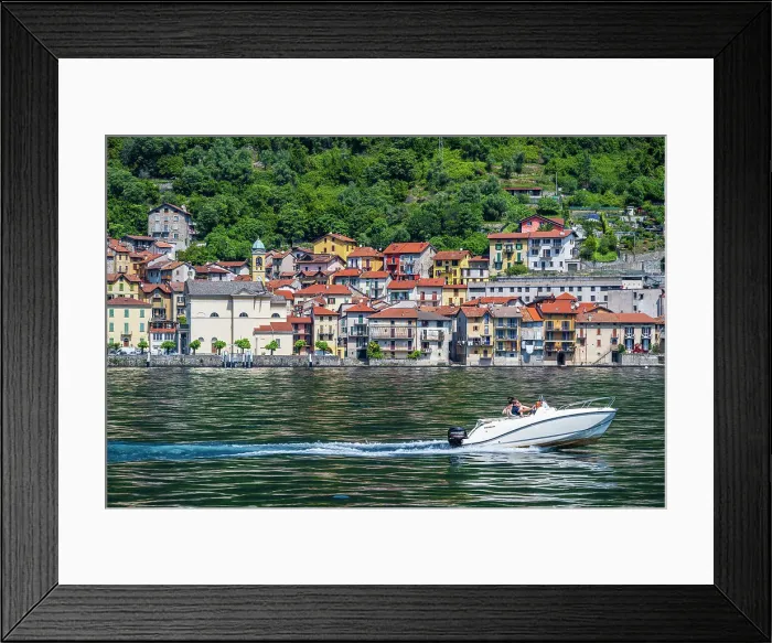Framed Print : Scenic view of Lake Como, Lombardy, Italy Framed Print : Scenic view of Lake Como, Lombardy, Italy