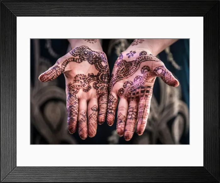 Framed Print : Woman's hands decorated with henna, Taouz, Morocco Framed Print : Woman's hands decorated with henna, Taouz, Morocco
