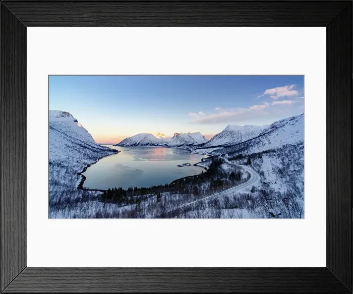 Framed Print : Empty road crossing the snowy mountains nearby a frozen fjord, Bergsbotn viewpoint, Bergsfjord, Senja, Troms county, Norway Framed Print : Empty road crossing the snowy mountains nearby a frozen fjord, Bergsbotn viewpoint, Bergsfjord, Senja, Troms county, Norway