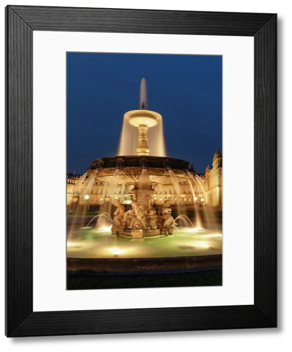 Framed Print : Fountain at Schlossplatz Square and Neues Schloss Castle, Stuttgart, Baden-Wurttemberg, Germany Framed Print : Fountain at Schlossplatz Square and Neues Schloss Castle, Stuttgart, Baden-Wurttemberg, Germany