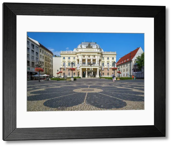 Framed Print : Slovak National Theatre, Hviezdoslavovo namestie square, Bratislava, Slovakia Framed Print : Slovak National Theatre, Hviezdoslavovo namestie square, Bratislava, Slovakia