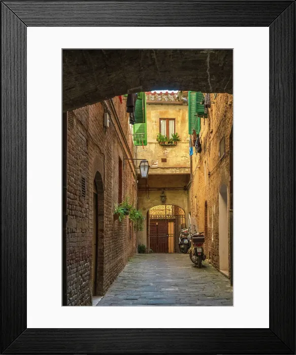 Framed Print : Italy, Tuscany, Siena, an atmospheric street scene Framed Print : Italy, Tuscany, Siena, an atmospheric street scene