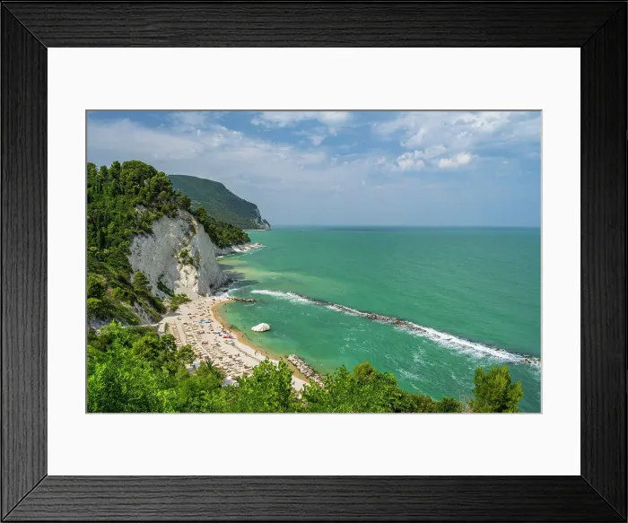 Framed Print : Italy, The Marches. A beach near the Monte Conero Framed Print : Italy, The Marches. A beach near the Monte Conero