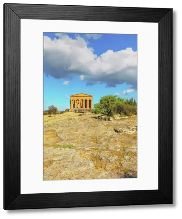 Framed Print : Temple of Concordia, Valley of Temples, Agrigento, Sicily, Italy Framed Print : Temple of Concordia, Valley of Temples, Agrigento, Sicily, Italy