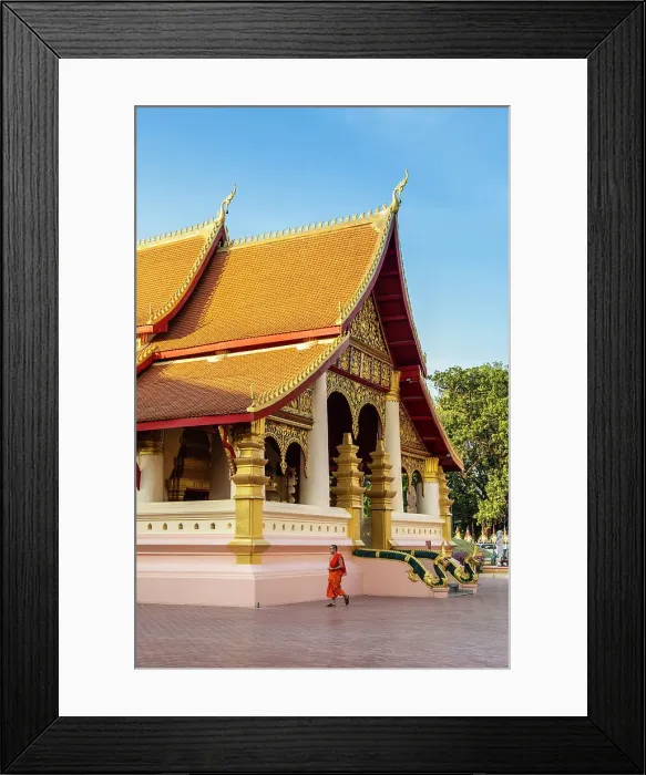 Framed Print : Monk walking at the Wat Ong Teu, Vientiane (capital city), Laos Framed Print : Monk walking at the Wat Ong Teu, Vientiane (capital city), Laos