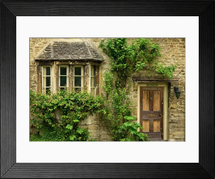 Framed Print : Characterful Cotswolds housefront in Burford, Oxfordshire, England. Spring (May) 2019 Framed Print : Characterful Cotswolds housefront in Burford, Oxfordshire, England. Spring (May) 2019