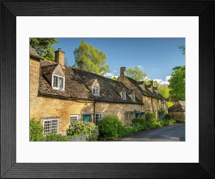 Framed Print : Pretty cottages in the idyllic Cotswold village of Snowshill, Gloucestershire, England. Spring (May) 2021 Framed Print : Pretty cottages in the idyllic Cotswold village of Snowshill, Gloucestershire, England. Spring (May) 2021