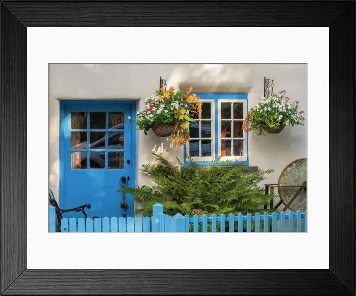 Framed Print : Pretty Cornish cottage in the village of Altarnun, Cornwall, England. Autumn (September) 2022