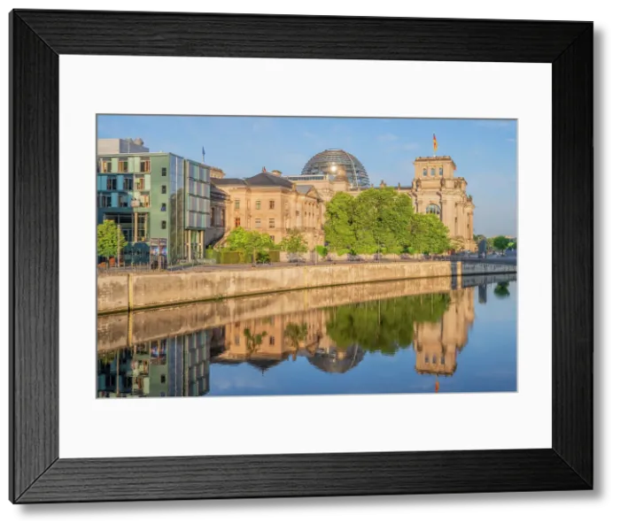 Framed Print : Reichstag in morning light, Berlin, Germany Framed Print : Reichstag in morning light, Berlin, Germany