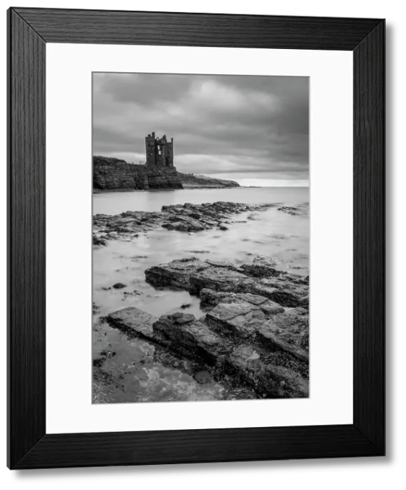 Framed Print : Keiss Castle perched precariously on the cliffs overlooking Sinclair's Bay, Caithness, Scotland. Autumn (September) 2022