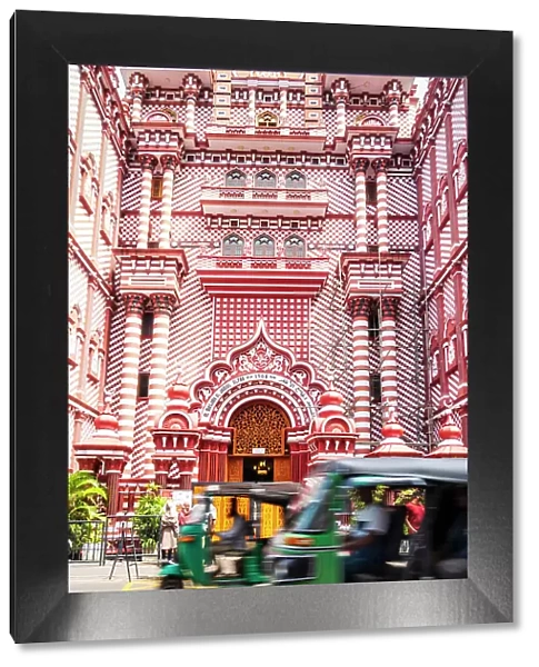Asia, Sri Lanka, Colombo, Jami-Ul-Alfar Mosque, Colombo Red Mosque, facade and doorway of mosque, rickshaws  /  tuk-tuks on 2nd Cross Street