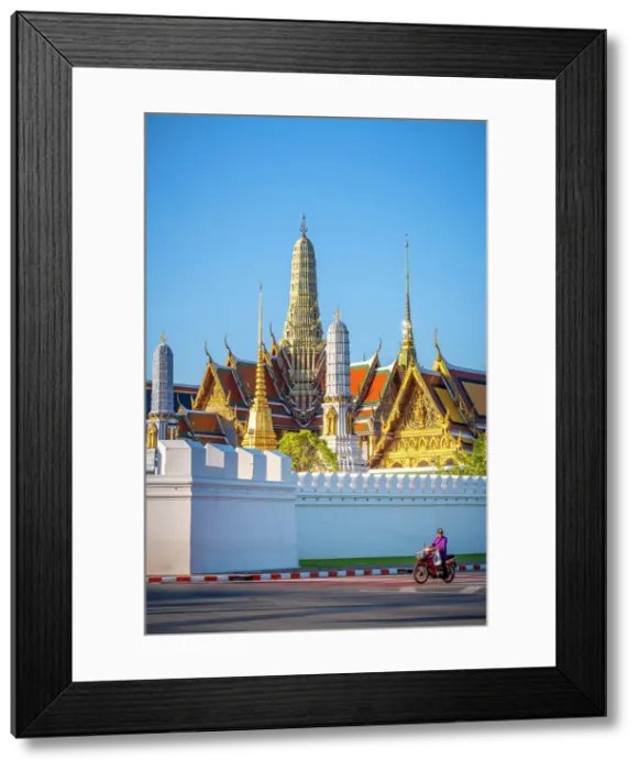 Framed Print : Temple of the Emerald Buddha, Bangkok, Thailand Framed Print : Temple of the Emerald Buddha, Bangkok, Thailand