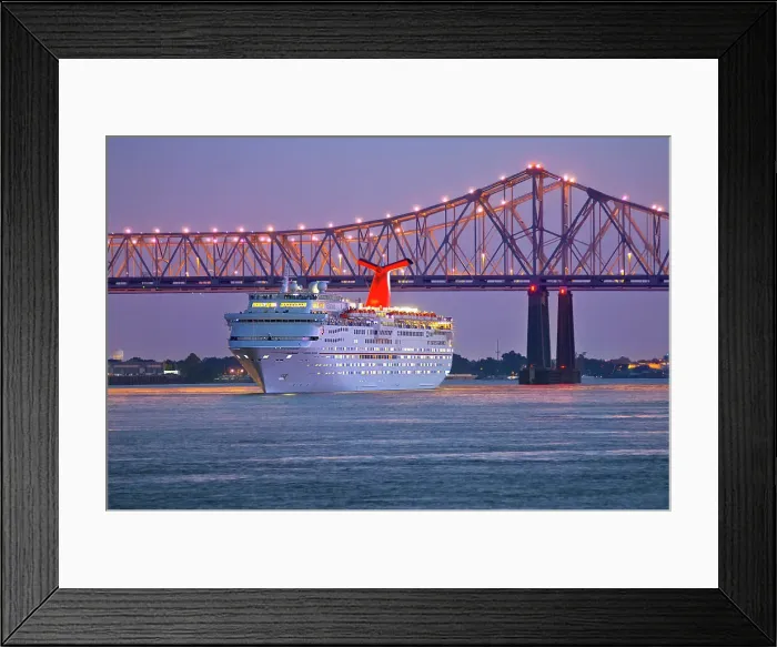 Framed Print : Cruise ship departing the Port of New Orleans on the Mississippi River. Louisiana, USA Framed Print : Cruise ship departing the Port of New Orleans on the Mississippi River. Louisiana, USA