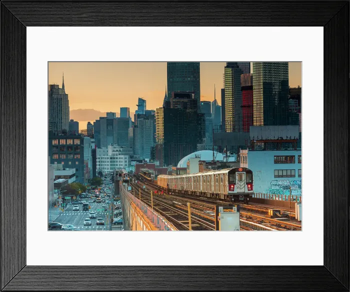 Framed Print : USA, New York City, the train 7 approaching an elevated station in Queens with Manhattan in the background