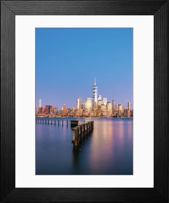 Framed Print : USA, New York City, View of Manhattan with the Freedom tower and the World Trade Center reflecting in the Hudson river Framed Print : USA, New York City, View of Manhattan with the Freedom tower and the World Trade Center reflecting in the Hudson river