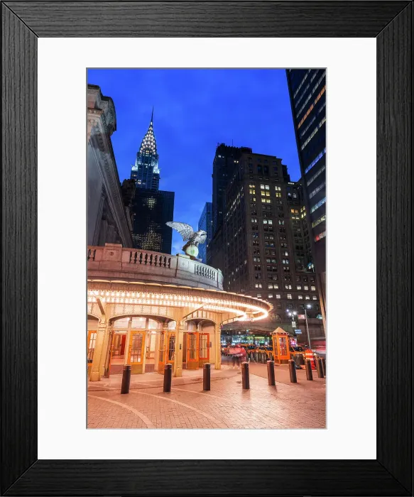 Framed Print : USA, New York City, traffic lights by the Grand Central Station with the Chrysler building in the background Framed Print : USA, New York City, traffic lights by the Grand Central Station with the Chrysler building in the background