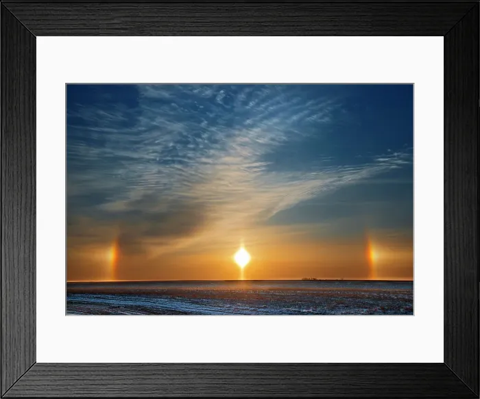Framed Print : Sundogs on the Canadian prairie, Winnipeg, Manitoba, Canada Framed Print : Sundogs on the Canadian prairie, Winnipeg, Manitoba, Canada