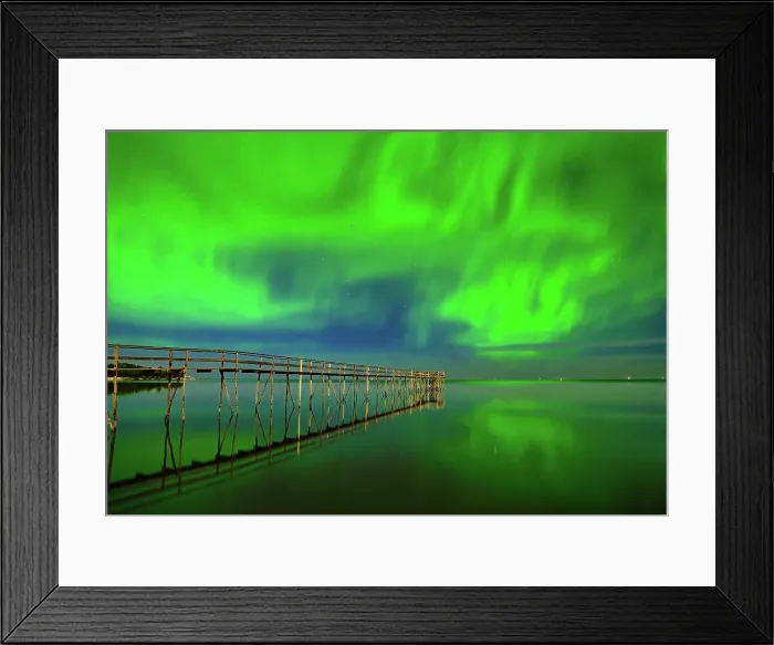Framed Print : Northern lights (aurora borealis) reflected in Lake Winnipeg Matlock, Manitoba, Canada Framed Print : Northern lights (aurora borealis) reflected in Lake Winnipeg Matlock, Manitoba, Canada