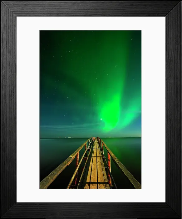 Framed Print : Northern lights (aurora borealis) reflected in Lake Winnipeg Matlock, Manitoba, Canada Framed Print : Northern lights (aurora borealis) reflected in Lake Winnipeg Matlock, Manitoba, Canada