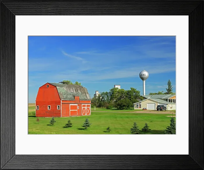 Framed Print : Red barn Lang, Saskatchewan, Canada Framed Print : Red barn Lang, Saskatchewan, Canada