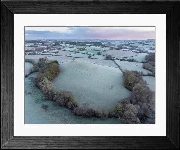 Framed Print : Frosty rural countryside at dawn on a winter morning, Devon, England. Winter (January) 2024