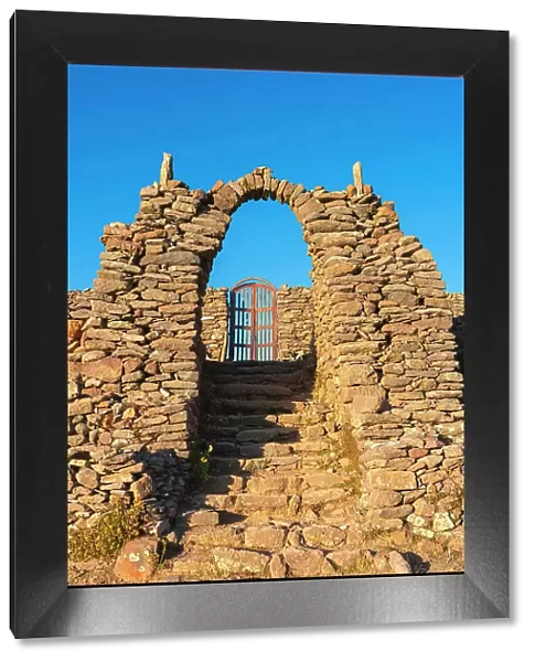 Stone arch on top of Pachatata ceremonial center, Amantani Island, Lake Titicaca, Puno Province, Puno Region, Peru