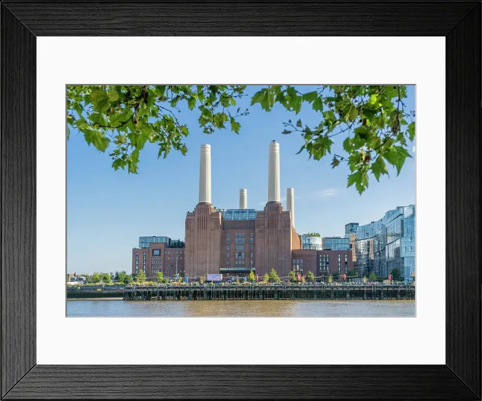 Framed Print : Battersea Power Station and the River Thames, Battersea, London, England, UK Framed Print : Battersea Power Station and the River Thames, Battersea, London, England, UK