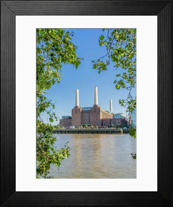Framed Print : Battersea Power Station and the River Thames, Battersea, London, England, UK Framed Print : Battersea Power Station and the River Thames, Battersea, London, England, UK